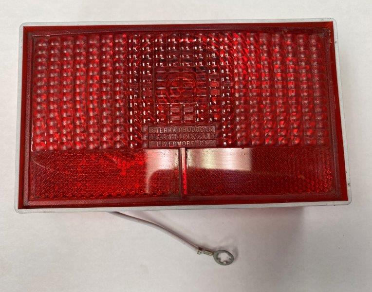 DRY LAUNCH RED TAIL LIGHT WITH WHITE BORDER 8 FUNCTION RIGHT HAND 