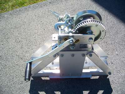 TWO SPEED MANUAL WINCH WITH HAND BRAKE